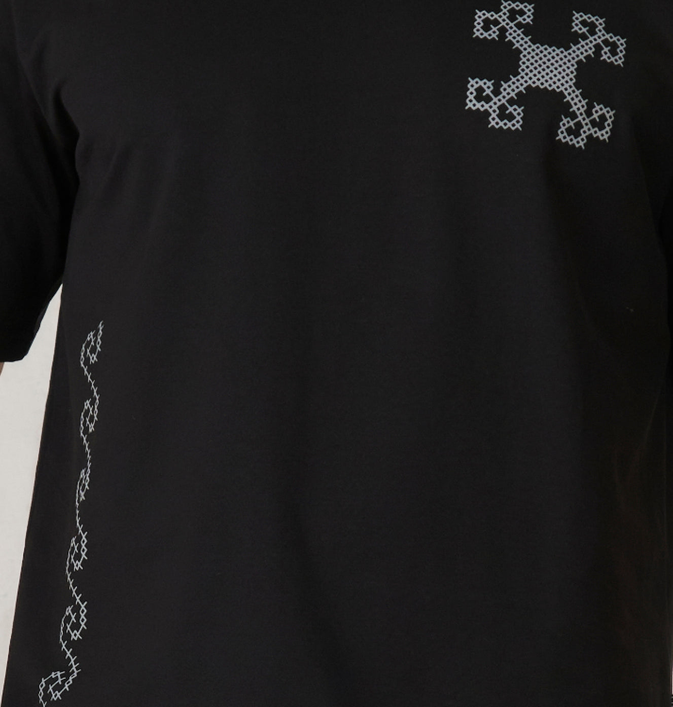 Ornaments Graphic Oversized Stretch T-Shirt	- Black